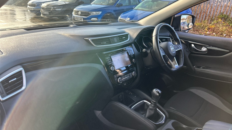 Nissan Qashqai 1.3 DiG-T Acenta Premium 5dr Petrol Hatchback